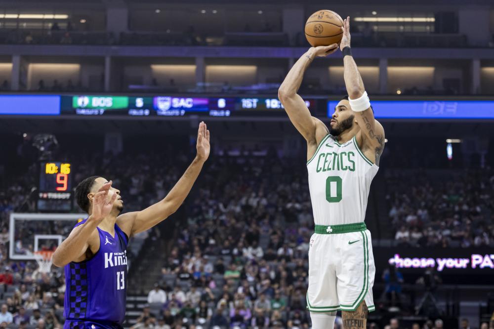 弗洛伦蒂诺打破惯例，为每位皇马球员额外发放25.